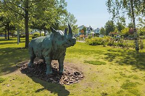 Ogrody Tesoro Apartment by Renters