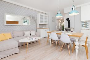 Ogrody Tesoro Apartment by Renters