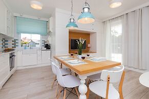 Ogrody Tesoro Apartment by Renters