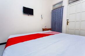 OYO 3042 Griya Karangsalam Indah