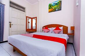 OYO 3042 Griya Karangsalam Indah