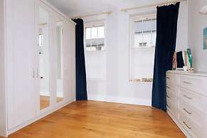 Chic & Characteristic 2BD House - Irishtown