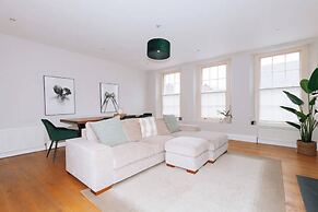 Chic & Characteristic 2BD House - Irishtown