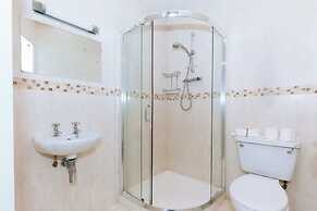 Chic & Characteristic 2BD House - Irishtown