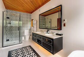 Hana Lodge