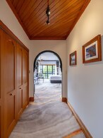 Hana Lodge