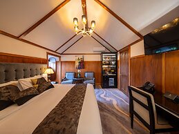 Hana Lodge