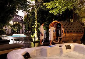Hana Lodge