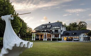 Hana Lodge