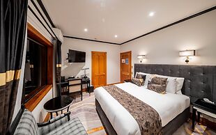 Hana Lodge
