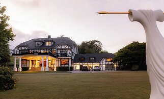 Hana Lodge