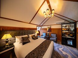 Hana Lodge