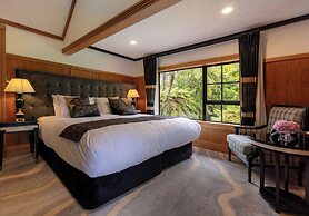 Hana Lodge