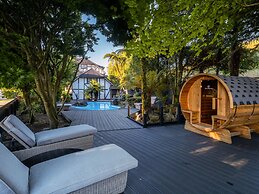 Hana Lodge