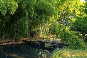 Hana Lodge