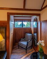Hana Lodge