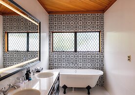 Hana Lodge