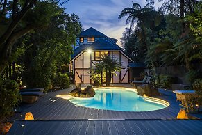 Hana Lodge