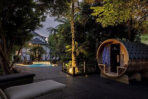 Hana Lodge