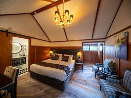 Hana Lodge