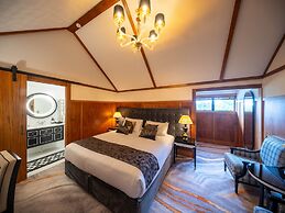 Hana Lodge