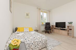 Sunny Studio Raclawicka by Renters