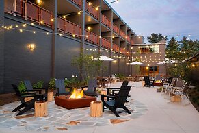 Rhode's Motor Lodge