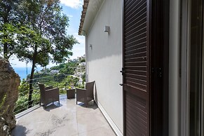 Villa Donna Rachele - Sea View Jacuzzi and Free Parking