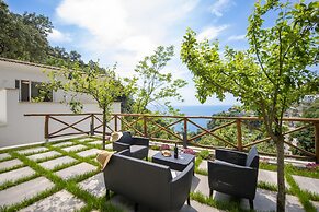 Villa Donna Rachele - Sea View Jacuzzi and Free Parking