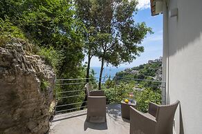 Villa Donna Rachele - Sea View Jacuzzi and Free Parking