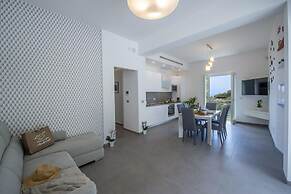 Villa Donna Rachele - Sea View Jacuzzi and Free Parking