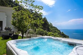 Villa Donna Rachele - Sea View Jacuzzi and Free Parking