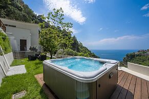 Villa Donna Rachele - Sea View Jacuzzi and Free Parking