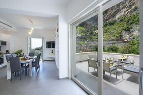 Villa Donna Rachele - Sea View Jacuzzi and Free Parking