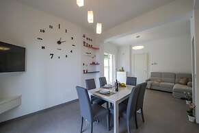 Villa Donna Rachele - Sea View Jacuzzi and Free Parking