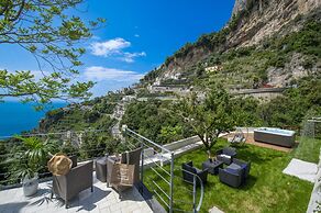 Villa Donna Rachele - Sea View Jacuzzi and Free Parking