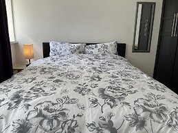 Inviting 2-bed Apartment Near Heathrow