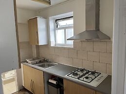 Inviting 2-bed Apartment Near Heathrow