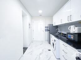 Spacious Studio With Balcony in AL Majan