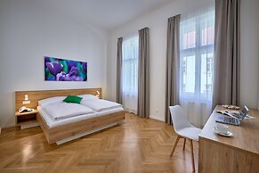 DownTown Suites Rubesova