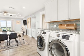 Lighthouse Point 20B