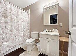 Heavenly Venture 4 Bedroom Home by RedAwning