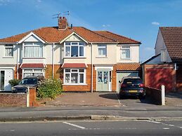 Large 5 Bedroom House Terrace Parking