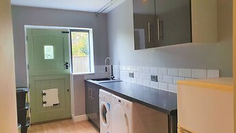 Large 5 Bedroom House Terrace Parking