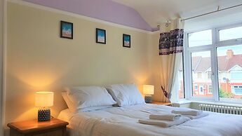 Large 5 Bedroom House Terrace Parking