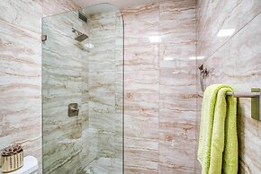 Oceanfront Penthouse Vistas