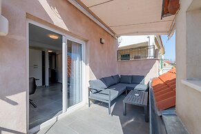 Apt With Terrace and sea View, in Heart of Split