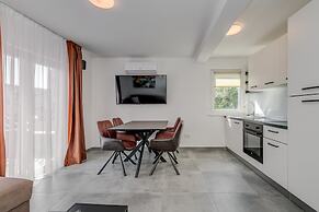 Apt With Terrace and sea View, in Heart of Split