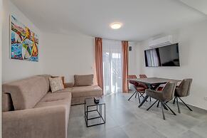 Apt With Terrace and sea View, in Heart of Split