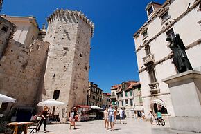 Apt With Terrace and sea View, in Heart of Split